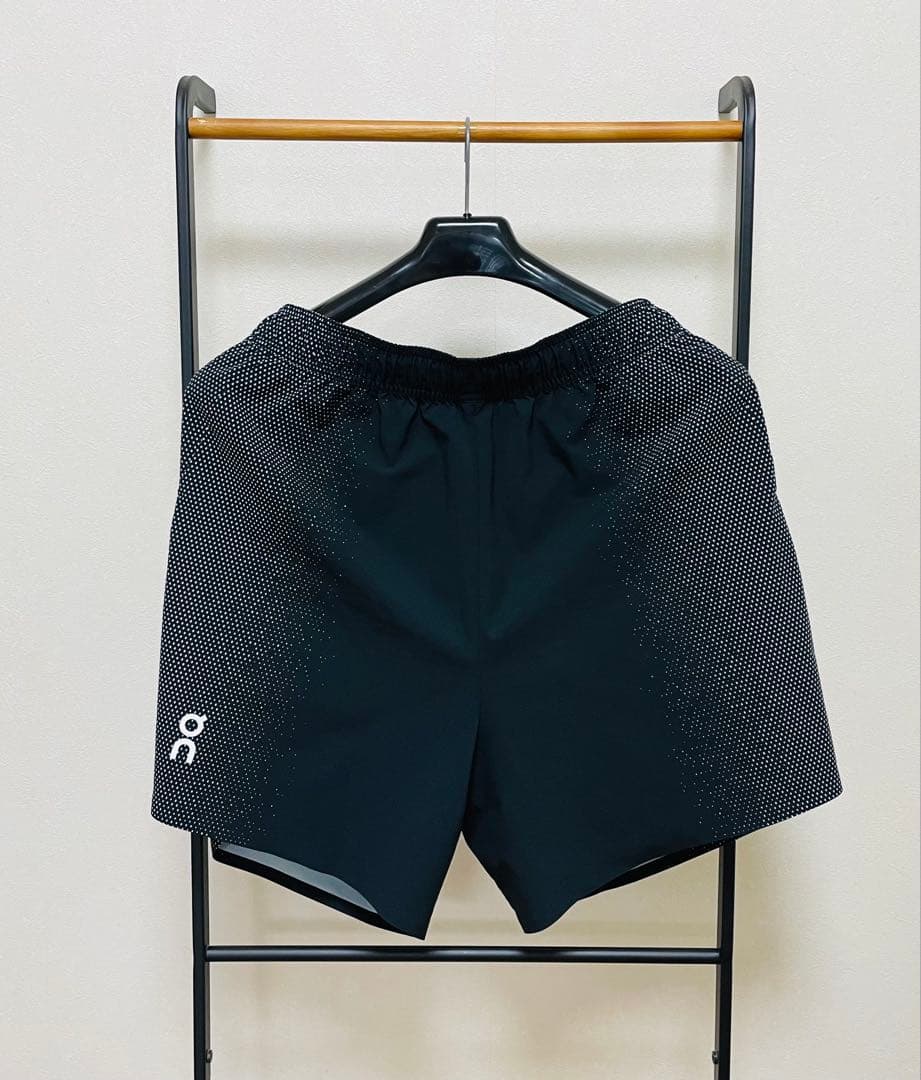 On Court Shorts Men (Black/Dim) size M - メルカリ