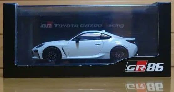 トヨタGR86 1/30カラーサンプル ミニカー　新品未使用品1つGRケース付