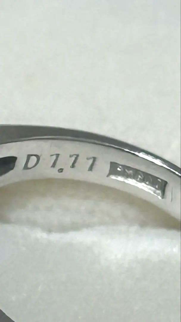 エメラルド 2.6ct コロンビア産　ダイヤ1.1ct 鑑定書pt900高騰中