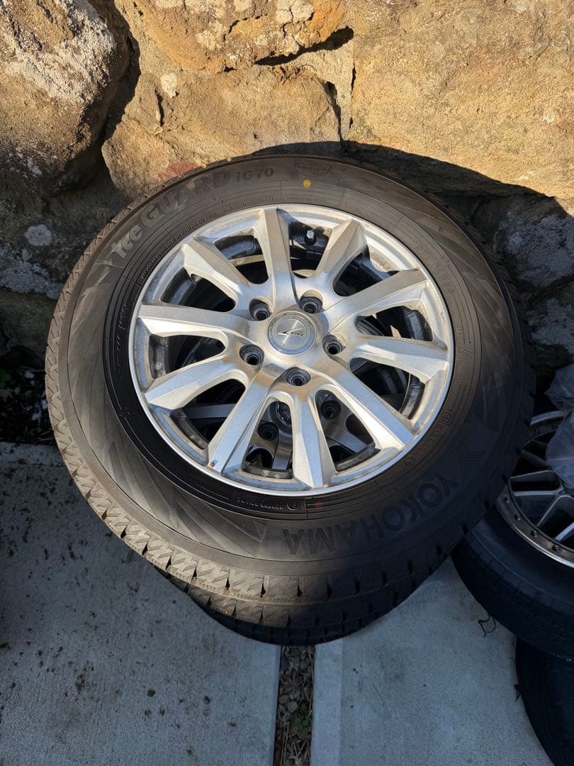 24年 スタッドレスタイヤ 15インチ 195/65/R15 Yokohama