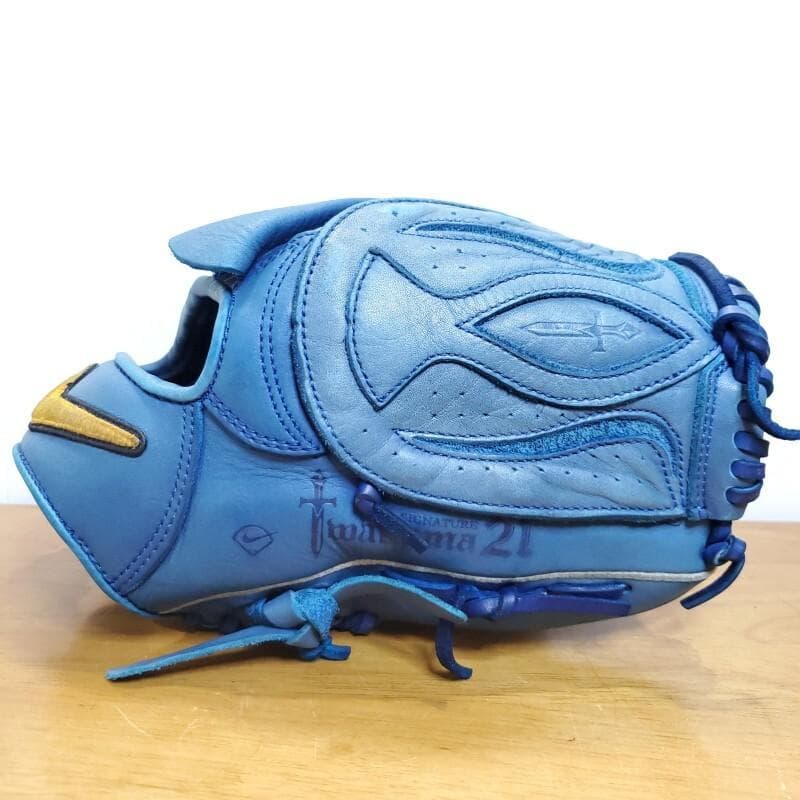 NIKE ナイキ 岩隈久志モデル 限定生産品 投手用 軟式グローブ - メルカリ