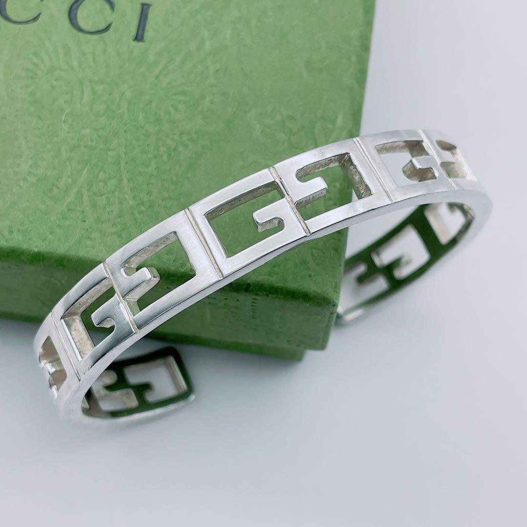 GUCCI バングル　スクエアG シルバー　Gシェイプ　ブレスレット GUCCI（グッチ） メンズ バングル スクエアG カットアウト モチーフ