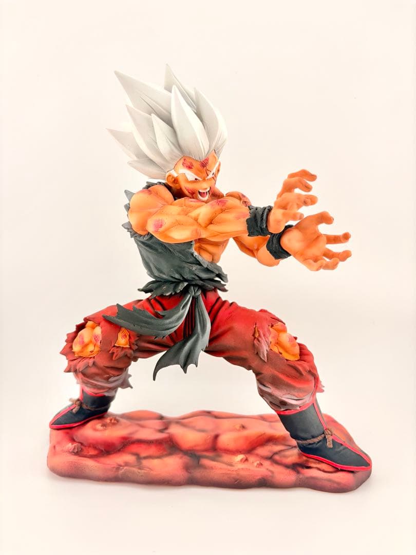 ドラゴンボール フィギュア 超サイヤ人孫悟空 フルリペイント 台座付き