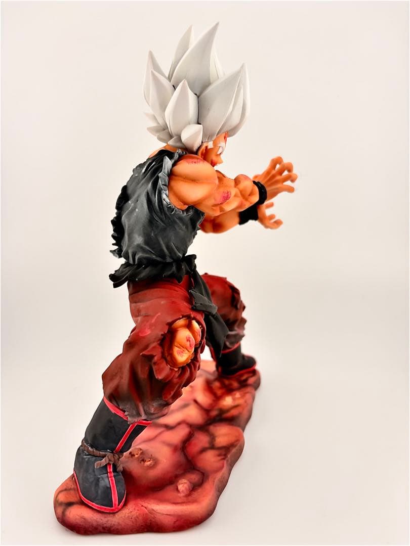 ドラゴンボール フィギュア 超サイヤ人孫悟空 フルリペイント 台座付き