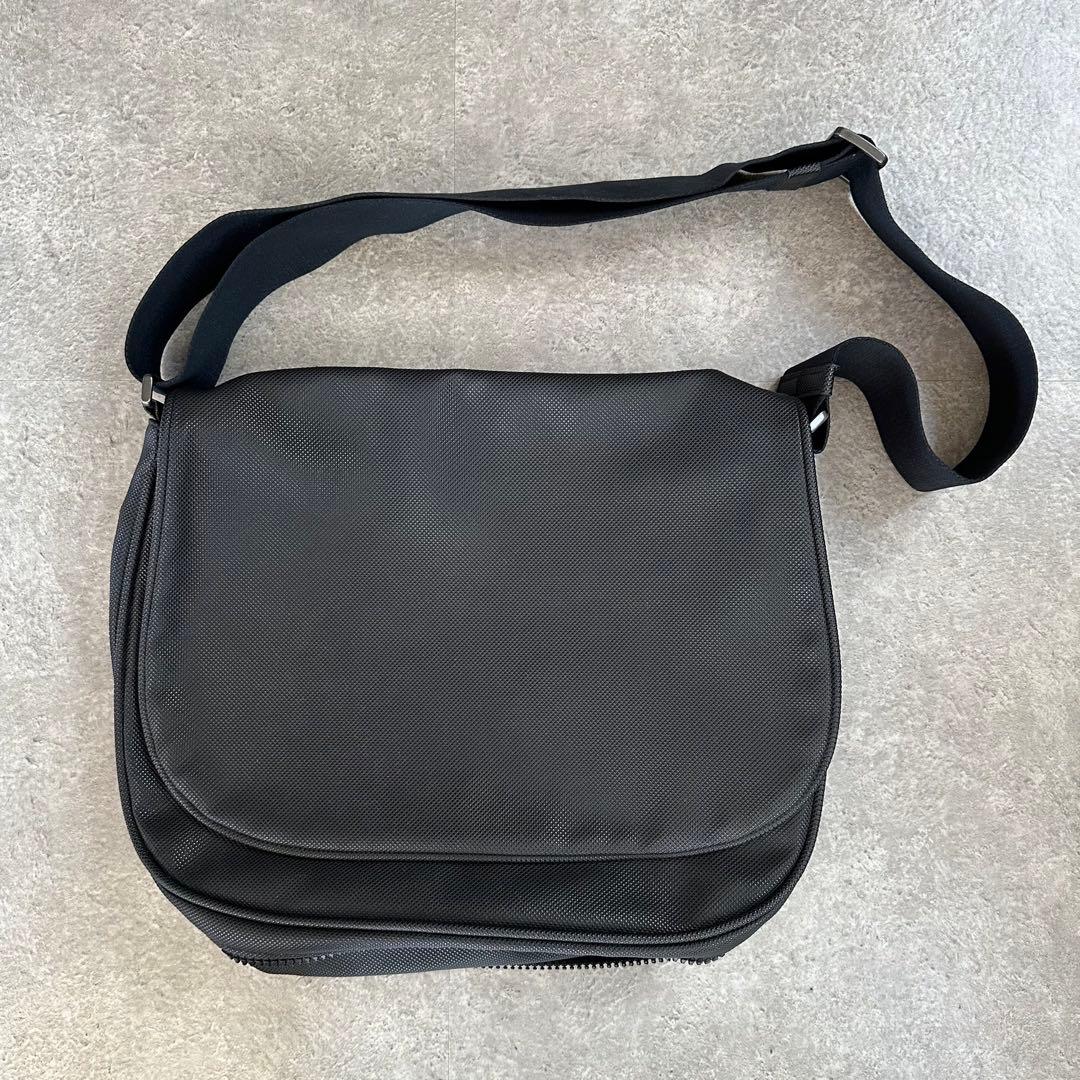 BottegaVenetaボッテガヴェネタ PVCコーティング ショルダーバッグ BOTTEGA VENETA（ボッテガ・ヴェネタ） ショルダーバッグ PADDED