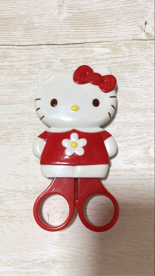 ハローキティ　フェイス型ハサミ　2002年 Amazon.co.jp: サンリオ(SANRIO) ハローキティ フェイス形ハサミ