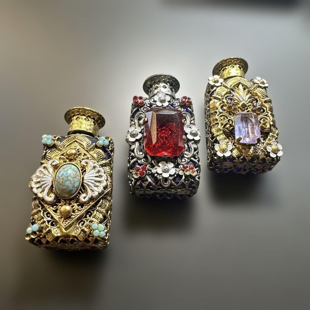 【専用価格】チェコガラス　ボヘミアン　ガラス　香水瓶　3点セット チェコ製輸入品】ボヘミアガラス香水瓶〜グリーン - COCO_LONDON 横浜