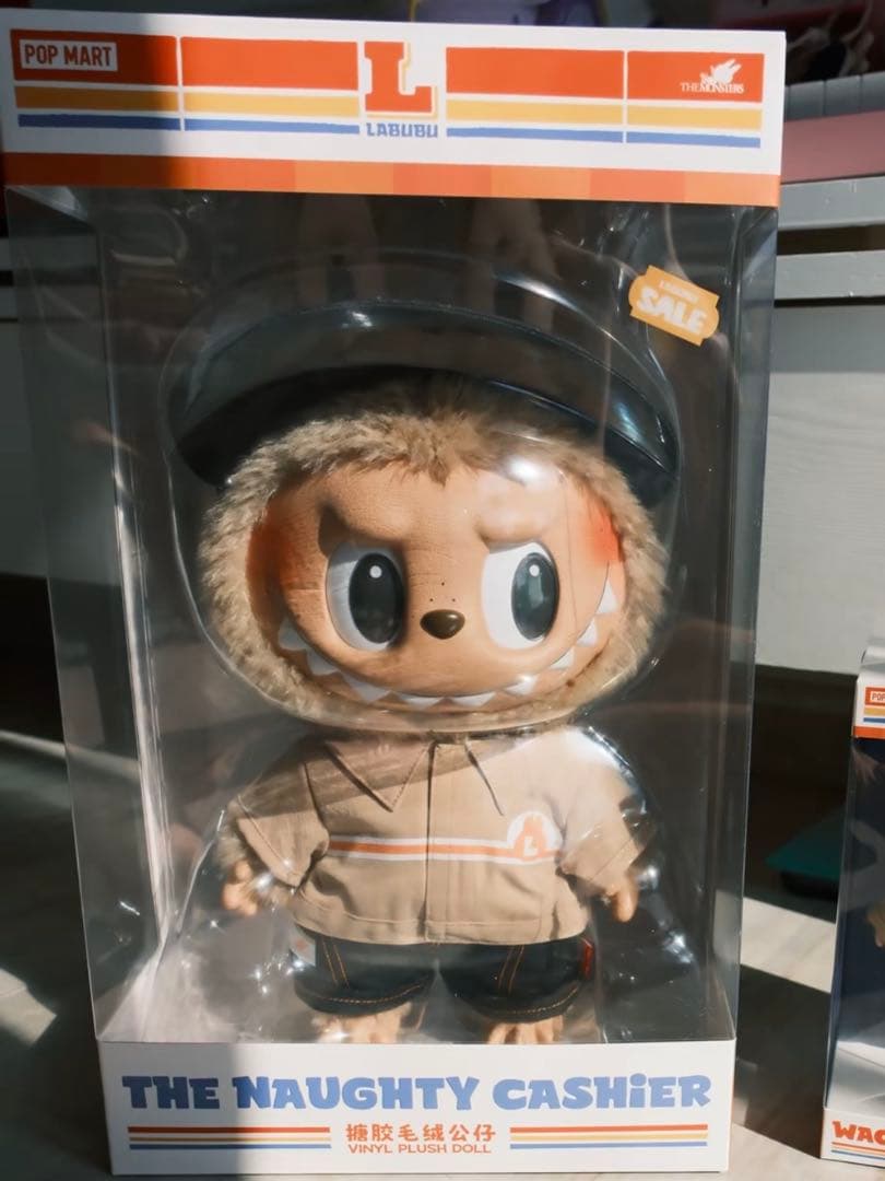 アイドル THE MONSTER LABUBU THE NAUGHTY CASHIER