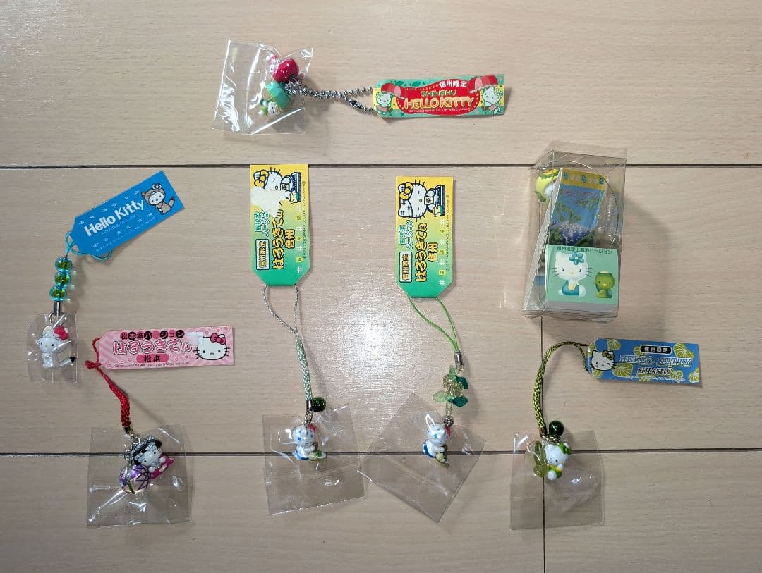 ハローキティ ご当地根付ストラップ 90個