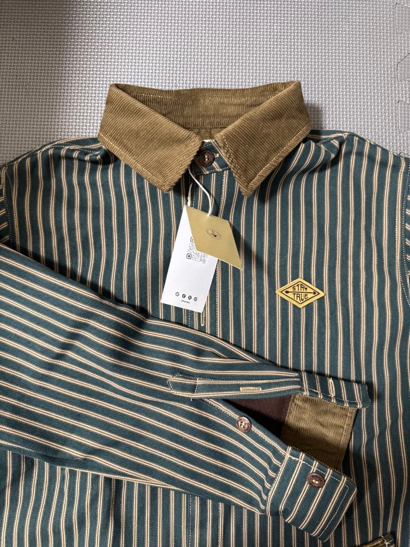 STAY TRUE」刺繍ワッペン コーデュロイ切替裏フリースストライプシャツ