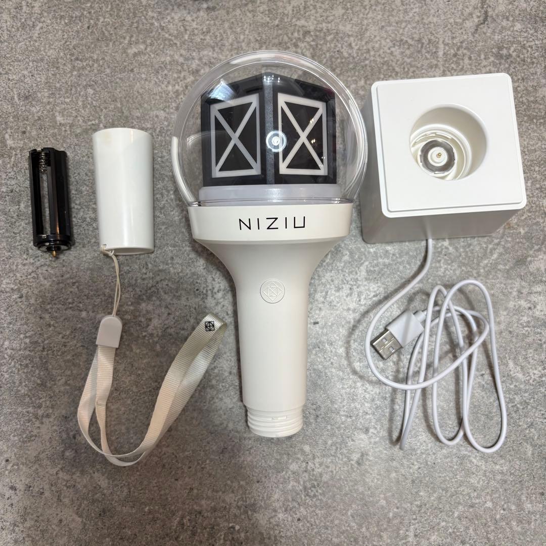 NiziU / ペンライト NiziU OFFICIAL LIGHT STICK – JYP JAPAN ONLINE STORE