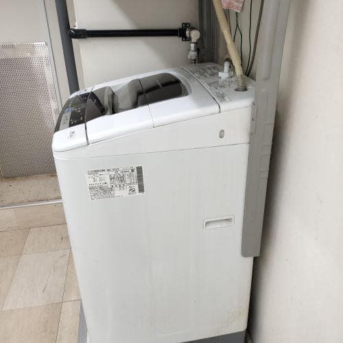 日立2015年洗濯機BW-10TV 全面パネルや排水ホースの汚れ・全体に細い傷 日立2015年洗濯機BW-10TV 全面パネルや排水ホースの汚れ・全体に