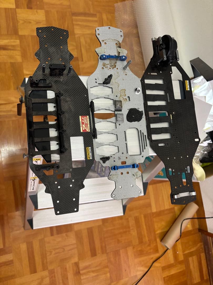 カーボンファイバー ラジコンカー シャーシ３つセット Amazon.co.jp: 1/24 ミニRCカーカーボンファイバーシャーシボディ