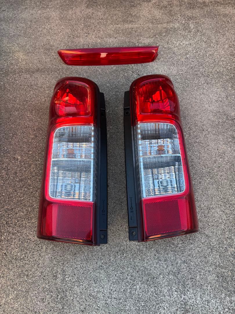 350キャラバン　テールランプ ヴァレンティ（VALENTI） NV350 キャラバン ジュエルLEDテールランプ