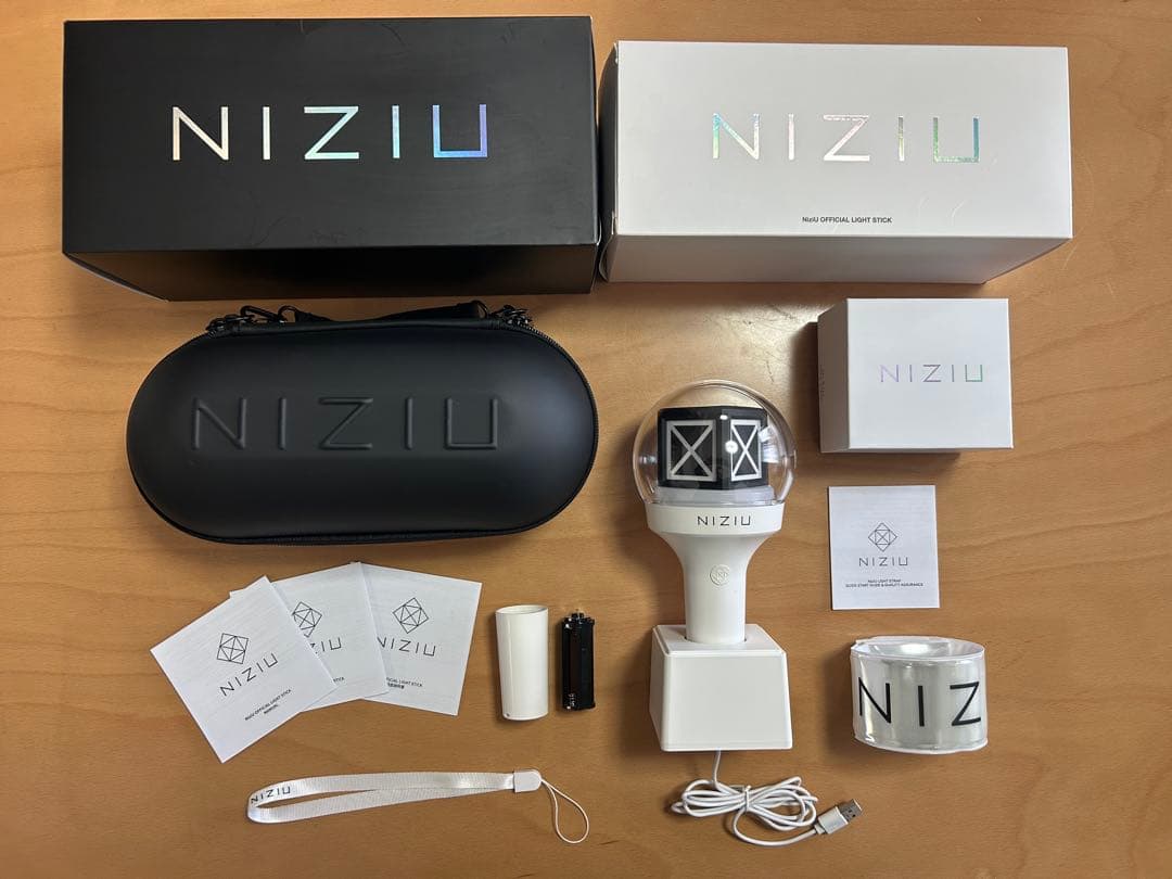 NiziU OFFICIAL LIGHT STICK ペンライトセット - メルカリ