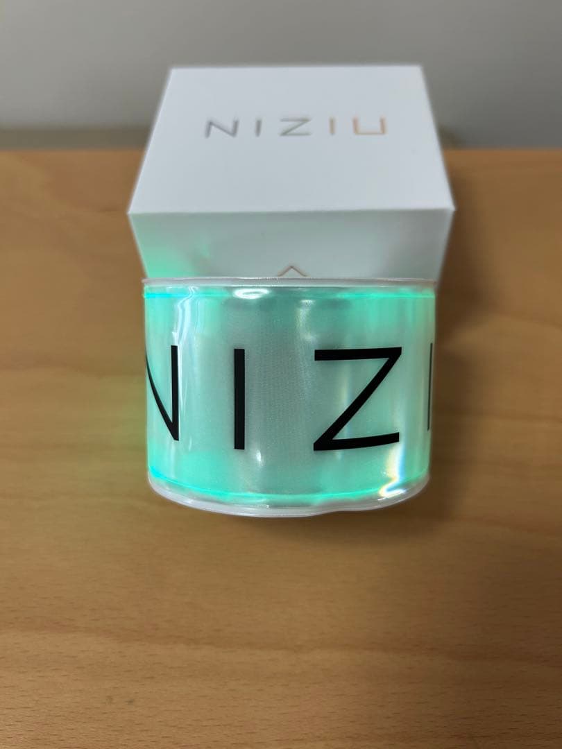 NiziU OFFICIAL LIGHT STICK ペンライトセット - メルカリ