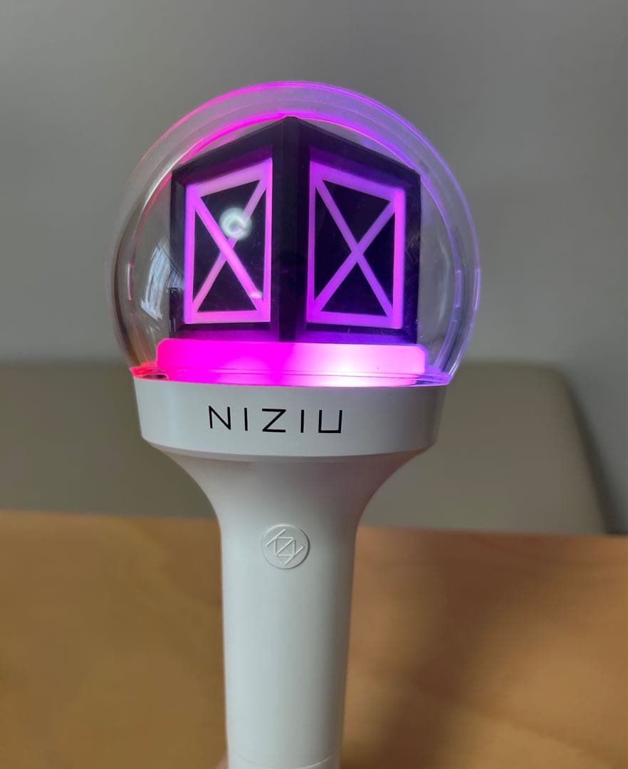 NiziU OFFICIAL LIGHT STICK ペンライトセット - メルカリ