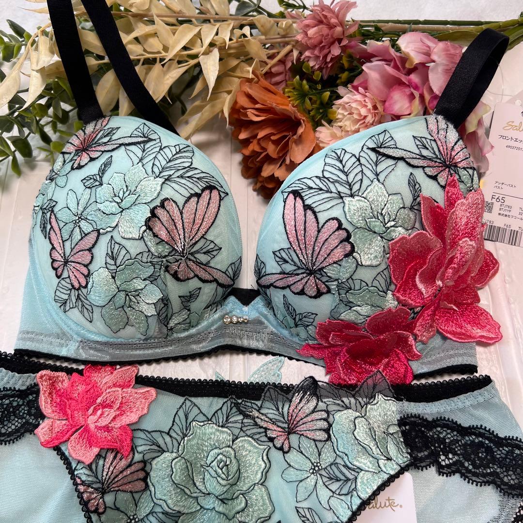 新品 ワコール サルート ブラ&ショーツ2枚