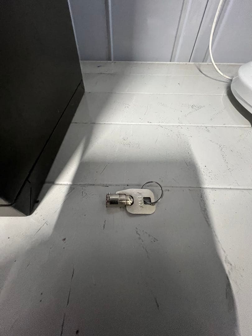 ダイト電源不要の自販機 動作確認済み 手動式自動販売機 鍵付き 貝印