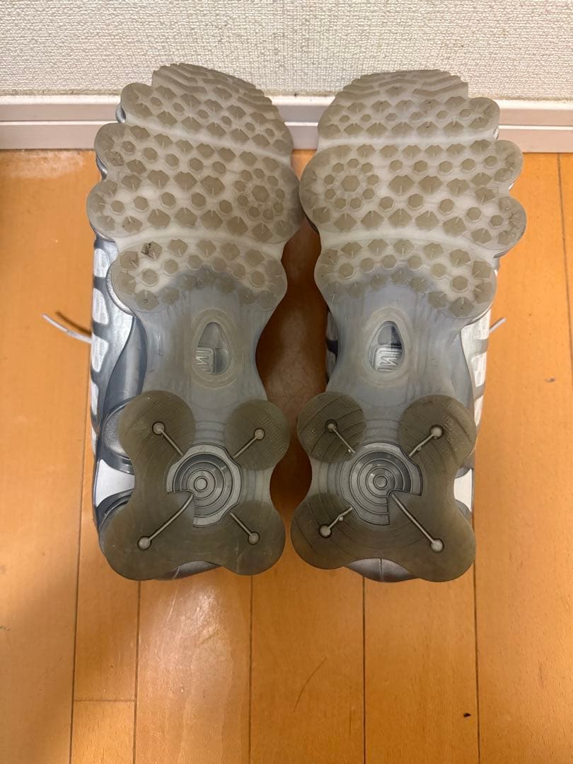 靴 28.5cm shox silver