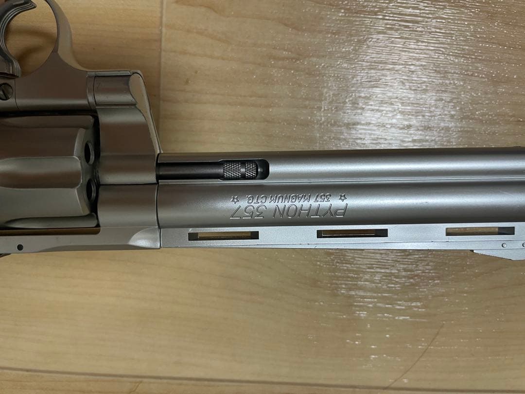 コルト パイソン 357マグナム　ガスリボルバー 6インチ