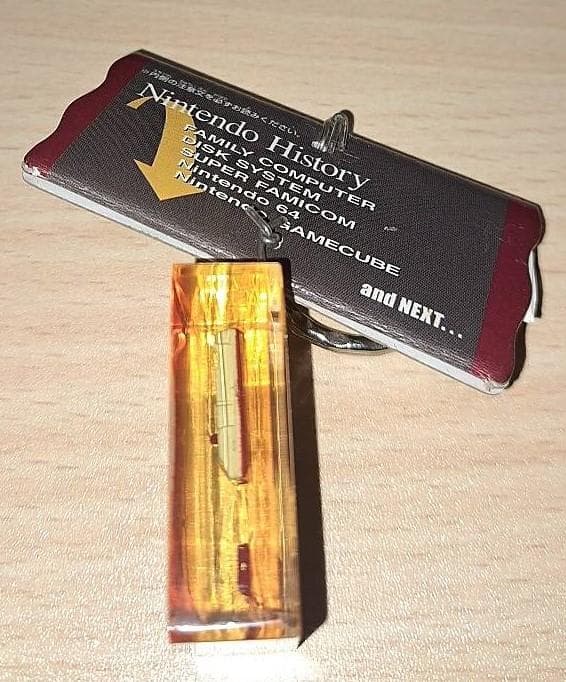 Nintendo 歴代ハードヒストリー キーホルダー - メルカリ