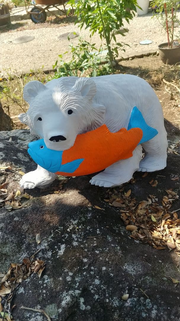 木彫り熊の置物 シロクマアレンジ（W30☓H18☓D16cm、2.1kg） - メルカリ