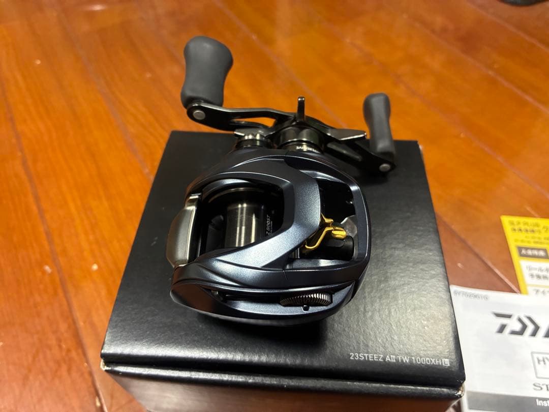 【ハンドルノブ付き】23 スティーズ A2 tw 1000 XHL スティーズ A II TW(リール)｜DAIWA