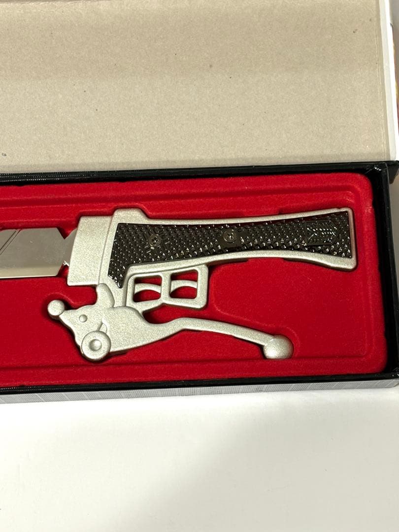 進撃の巨人　超硬質ブレード　立体起動装置　模造刀　アニメグッズ