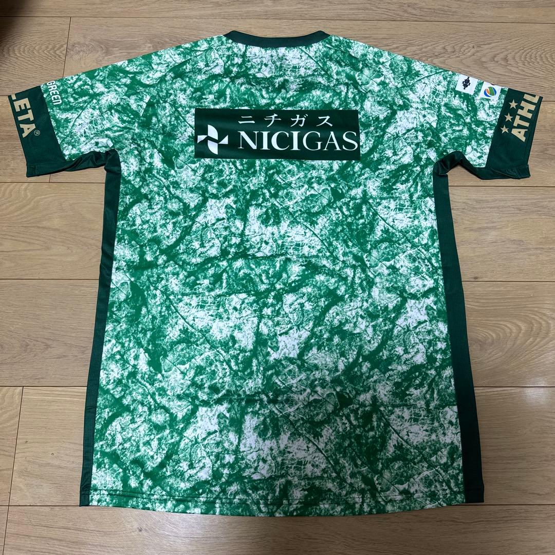 東京ヴェルディ 2025年プラクティスシャツ ATHLETA - ウェア新 モデル