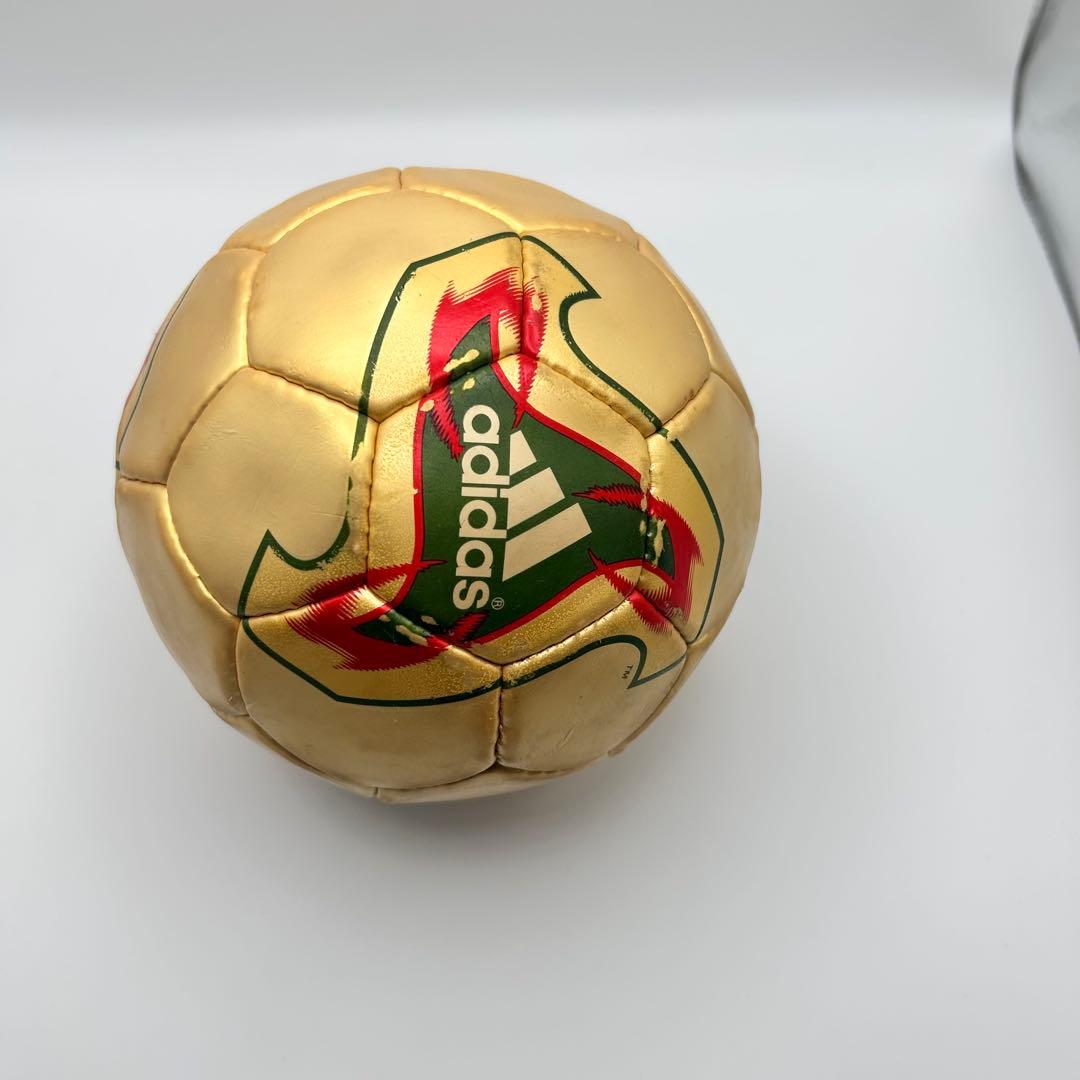 adidas フィーバーノヴァ ミニボール ゴールド 2002W杯 ディスプレイ