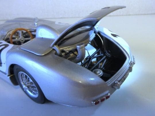 特価 MINICHAMPS (1/24) メルセデスベンツ 300SLR #19 - メルカリ