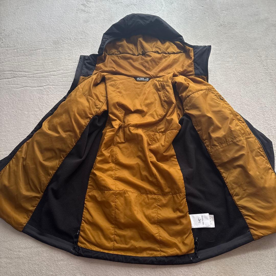 極美品ARC'TERYX atom LT hoodie 24kBLAC