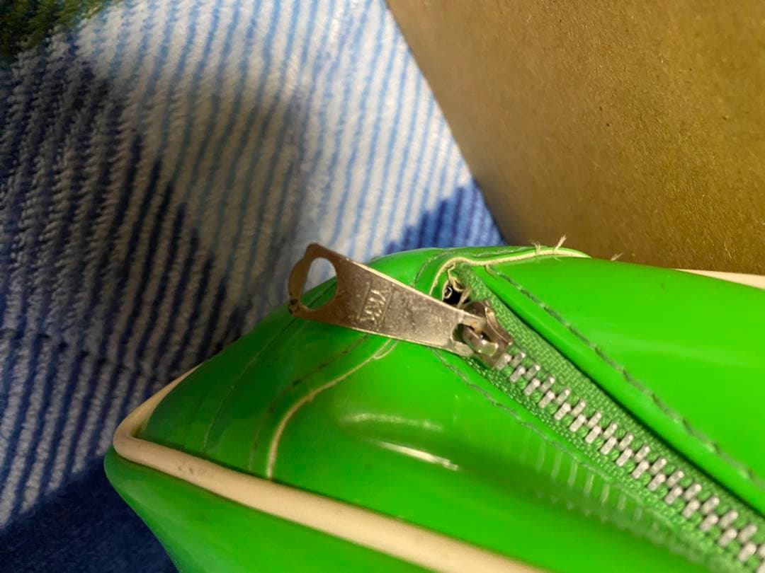 土日限定 80s old adidas enamel hand bag y2k