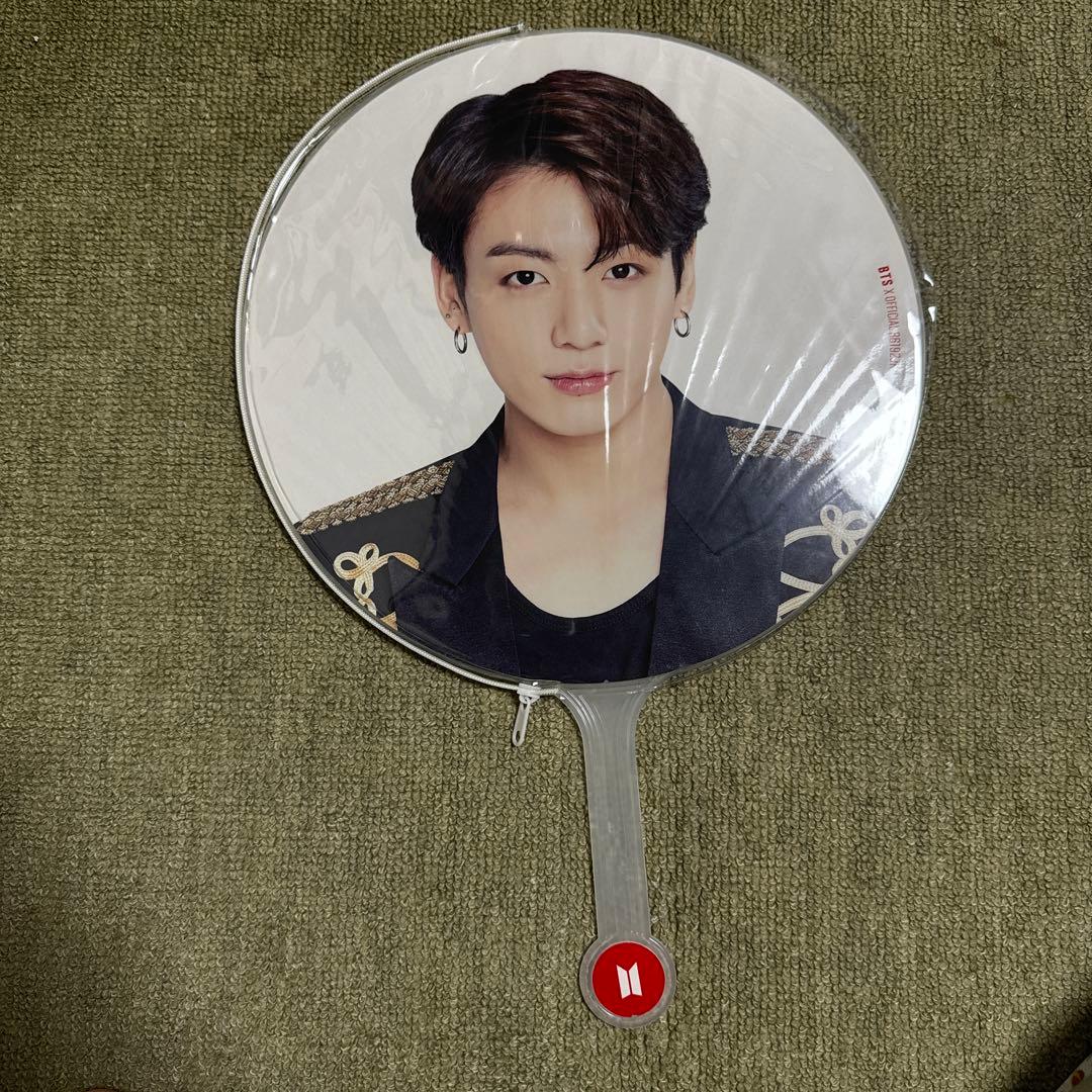 BTS WORLD TOUR LOVEYOURSELFグクうちわ - メルカリ