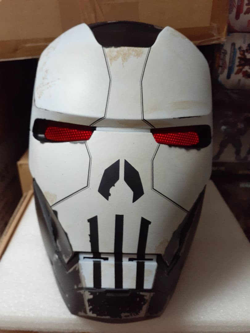 ハズブロ 1/1パニッシャー ウォーマシン ヘルメットアイアンマン