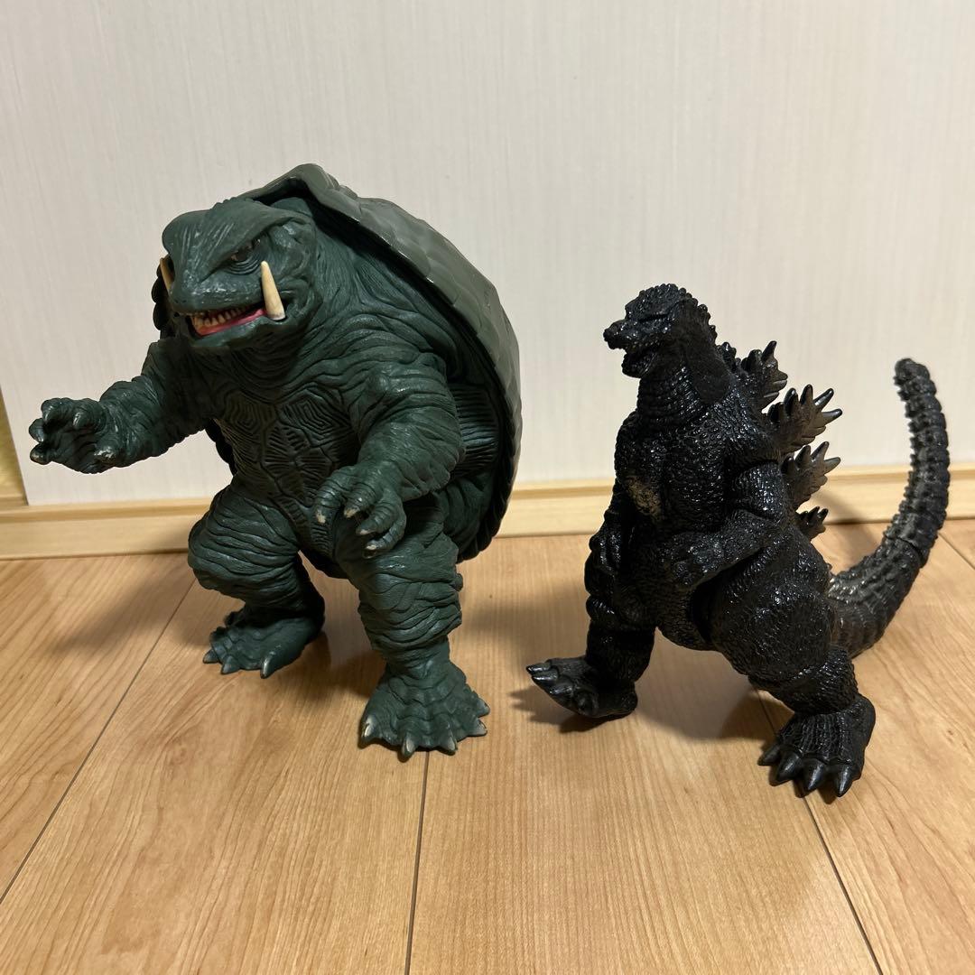 ゴジラ ガメラフィギュア 約30cm - メルカリ