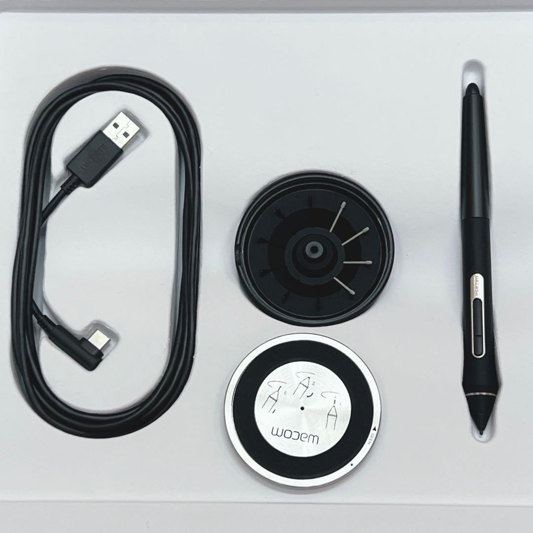 美品】Wacom Intuos pro PTH-660 ペンタブ - メルカリ