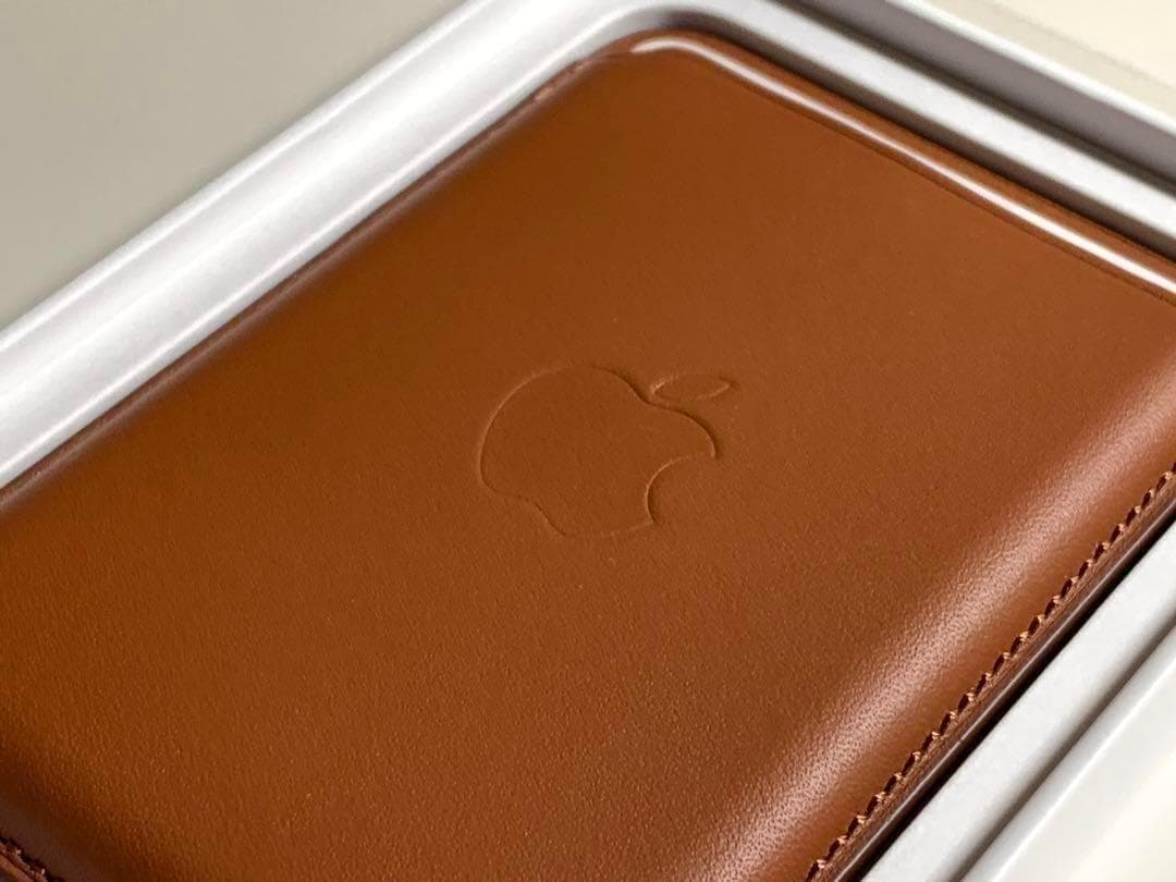新品】純正 MagSafe対応 iPhoneレザーウォレット・サドルブラウン①