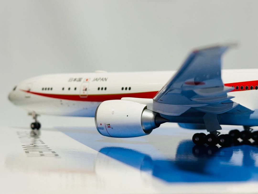 全日空商事 1/200 777-300ER 政府専用機 - メルカリ