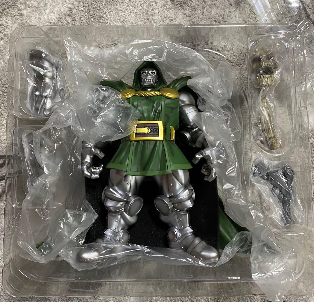 MONDO ドクター ドゥーム フィギュア dr モンド　マーベルレジェンド