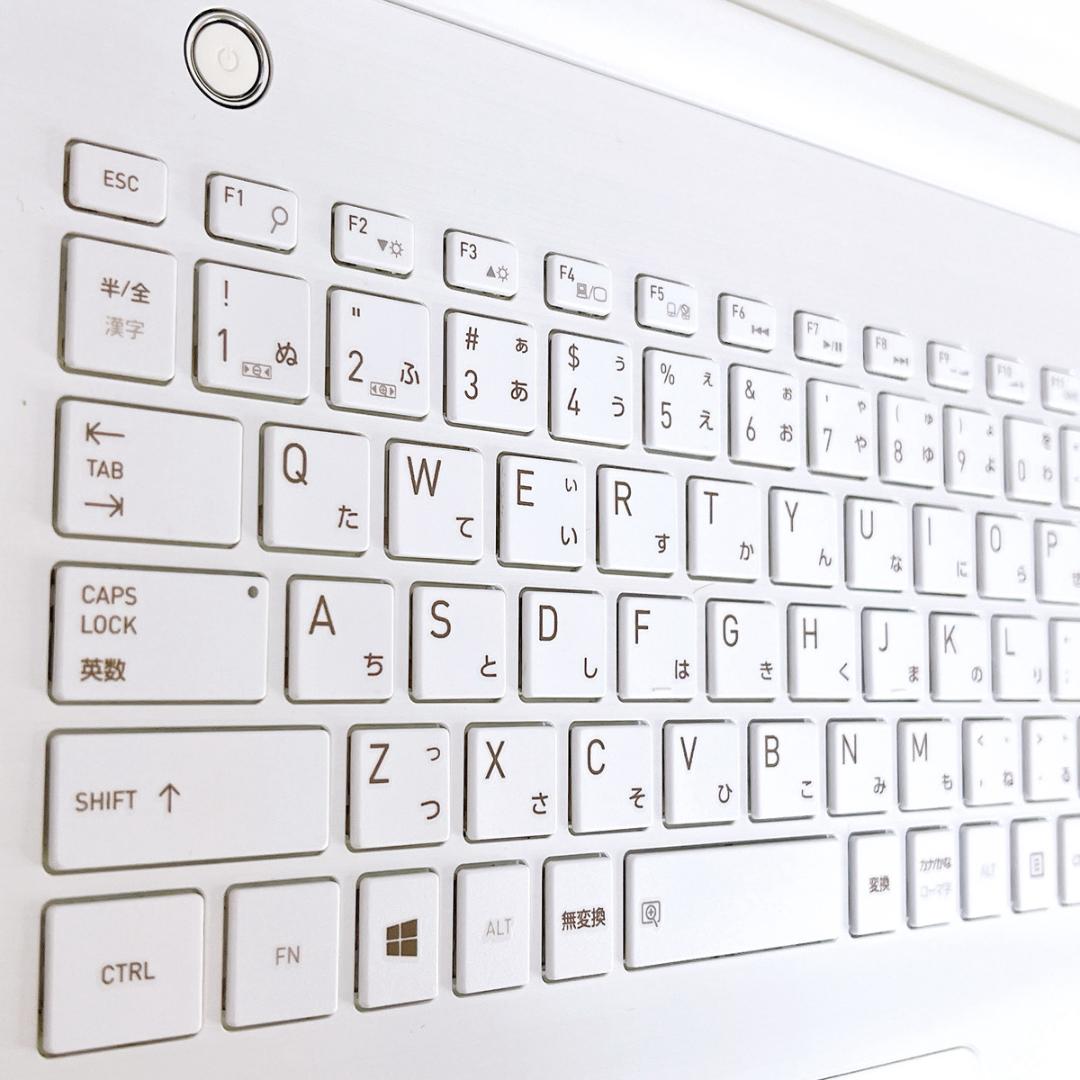 美品✨Windows11✨新品爆速SSD✨カメラ付薄型ノートパソコン白