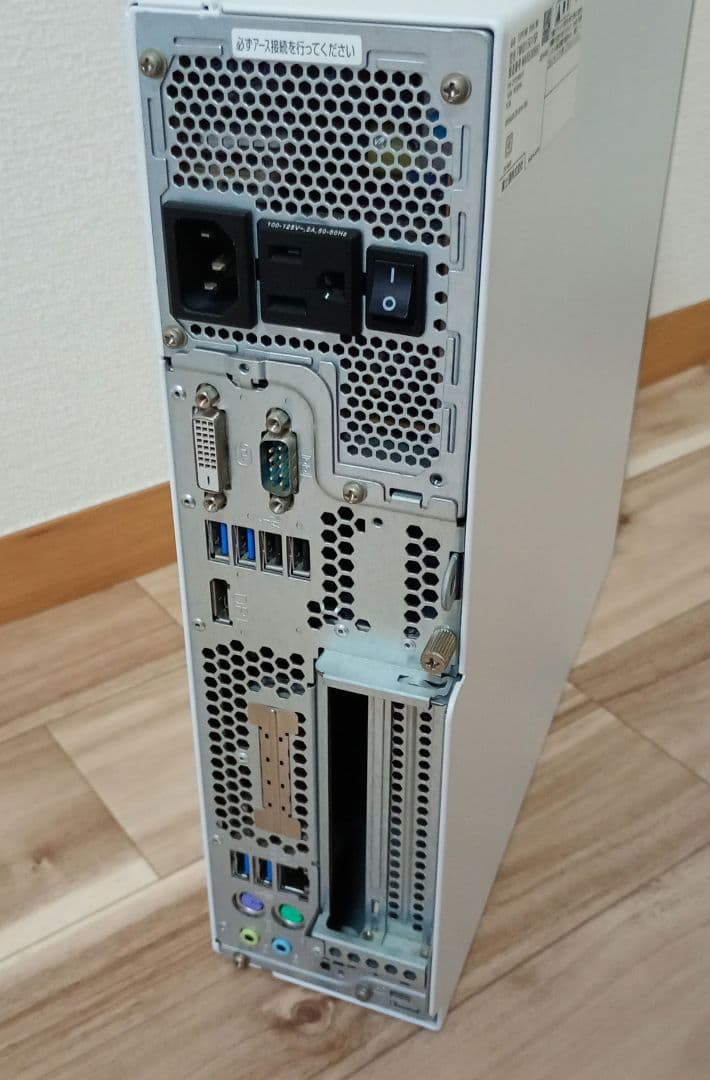 ジャンクPC 本体のみ 中身ほとんどなし。fujitsu D586 - メルカリ