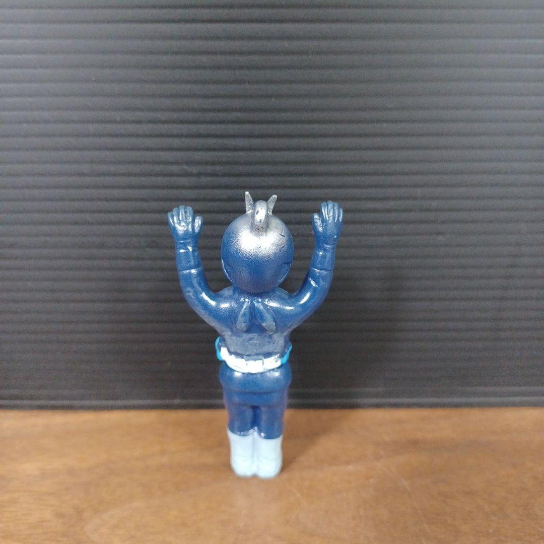 無版権　パチモノ「仮面ライダー」風ペンダント・トップ　ミニソフビフィギュア