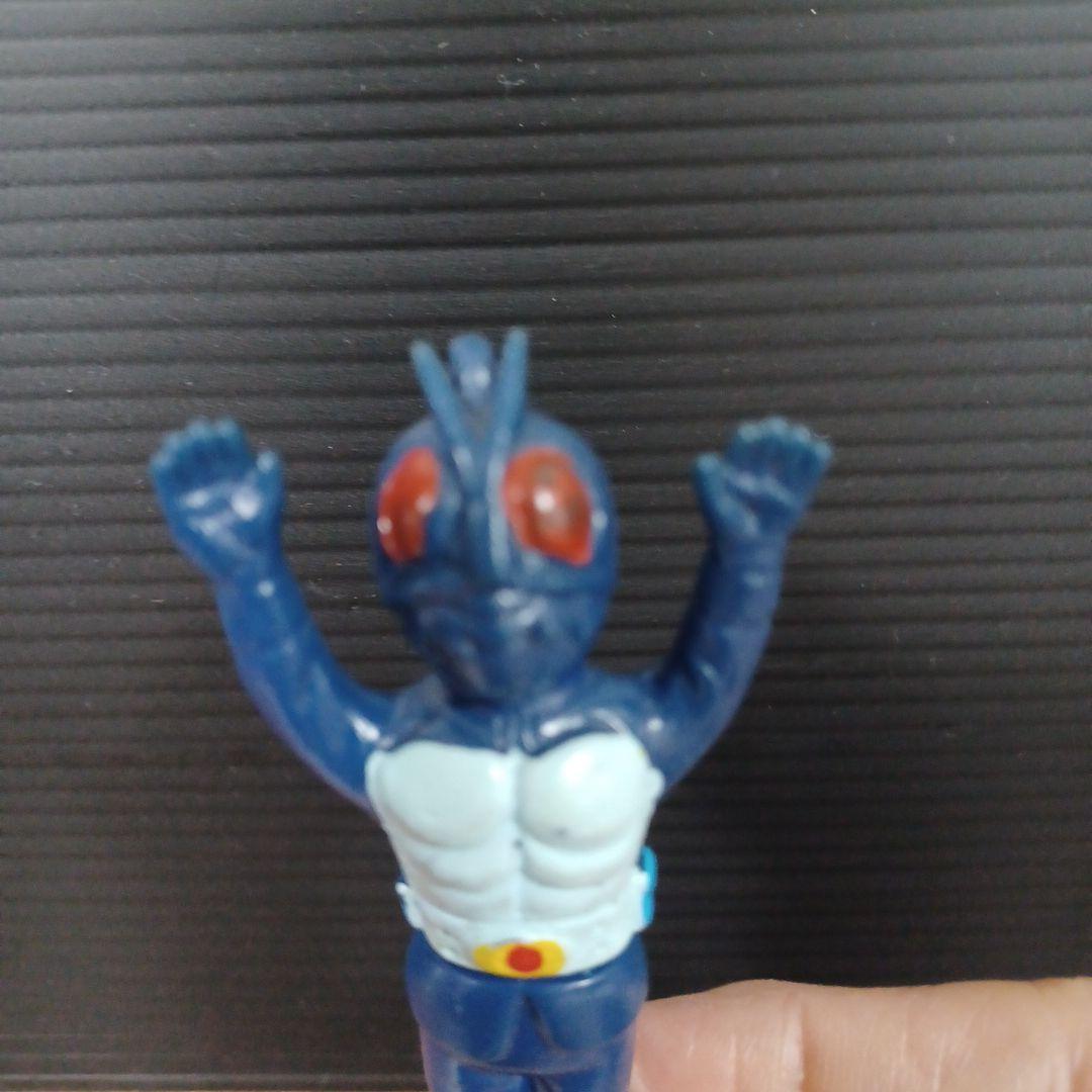 無版権　パチモノ「仮面ライダー」風ペンダント・トップ　ミニソフビフィギュア