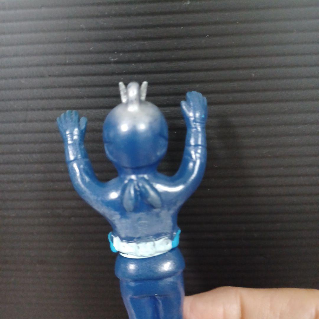 無版権　パチモノ「仮面ライダー」風ペンダント・トップ　ミニソフビフィギュア