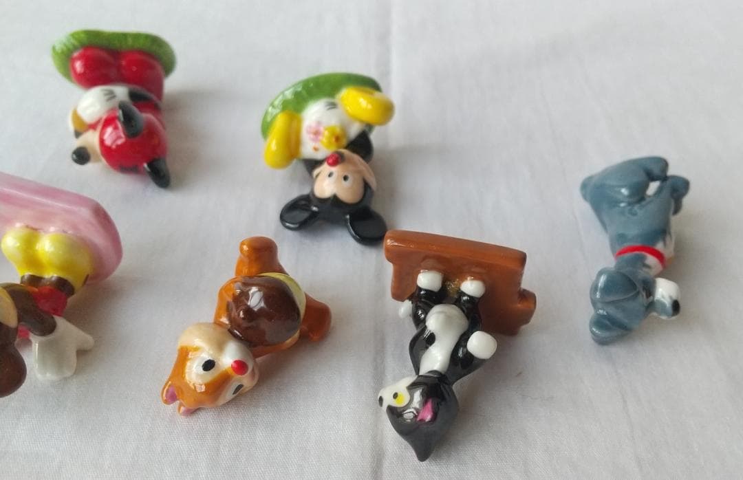 ディズニー　陶器　フィギュア　ベルメゾン　ミニチュア　置物
