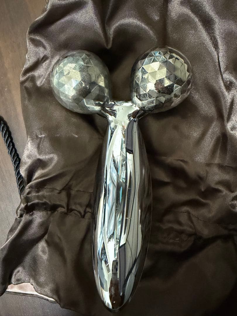 定価2万円ReFa 美顔ローラー 専用ポーチ 箱付き - メルカリ