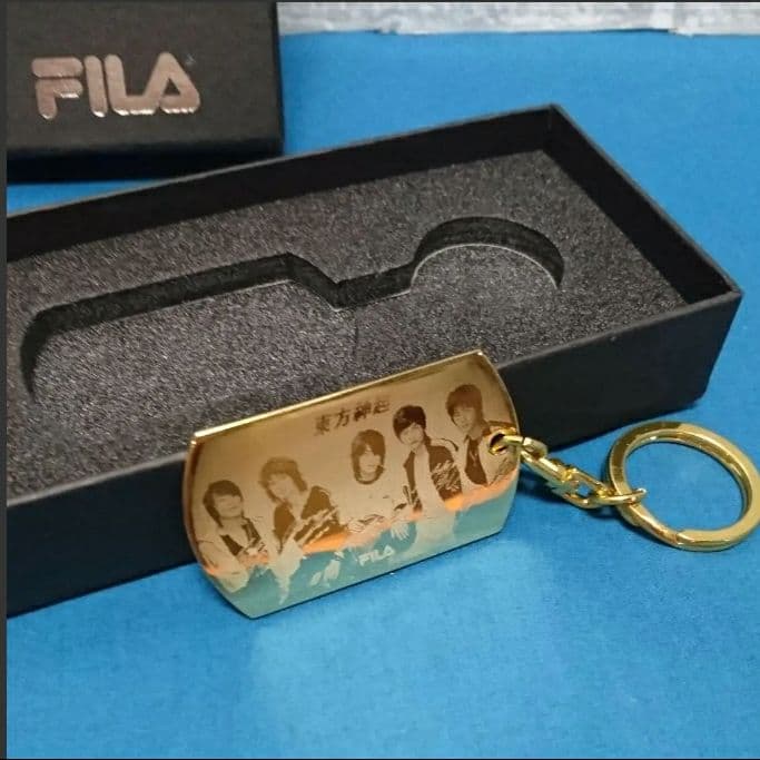 東方神起 韓国 FILA キャンペーン当選品 ゴールドフォトキーホルダー