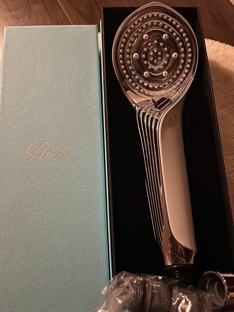 リファファインバブルs ホワイト ReFa Fine Bubble S now comes in a new white color! What's the